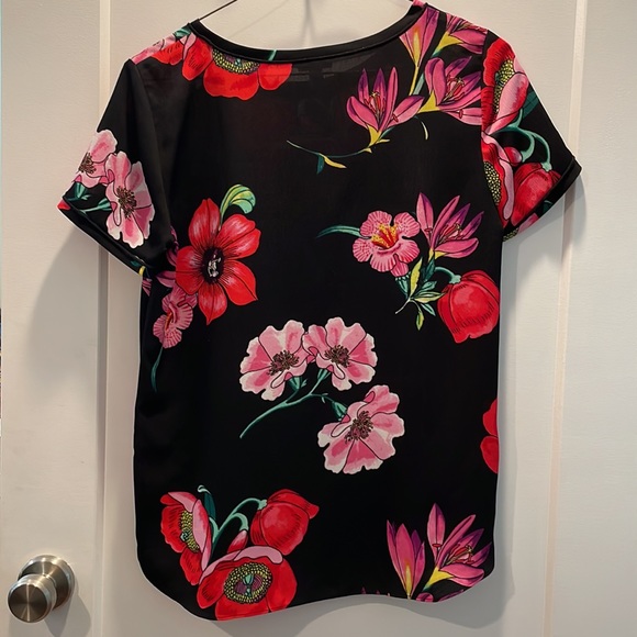 Ann Taylor Light weight floral poppy blouse Black with red pink flowers - Picture 6 of 6